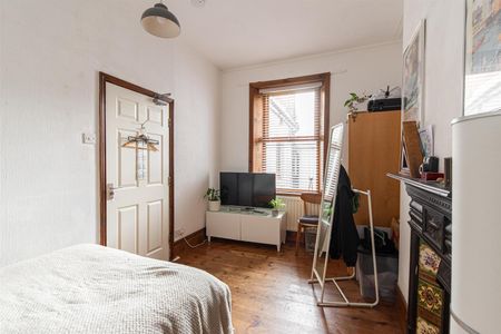 First Avenue, Heaton, Newcastle Upon Tyne - Photo 2