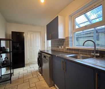57 Lisburn Avenue, Belfast, BT9 7FX - Photo 2