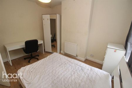 4 bedroom terraced house to rent - Photo 5