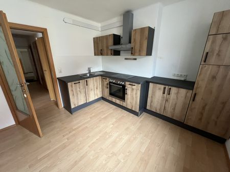 Bruck. Martin-Luther-Straße. Sehr schöne Wohnung mit Balkon für ein liebes Pärchen - Photo 4