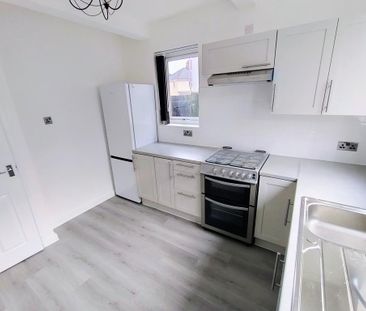 2 bedroom semi-detached house to rent - Photo 3