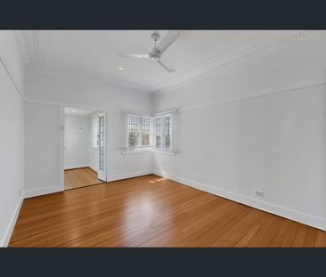 997 Logan Road, Holland Park West, Qld 4121 - Photo 2