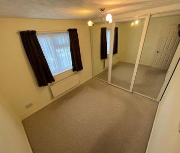 2 bedroom end of terrace house to rent - Photo 2