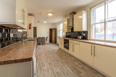 1 bedroom in a house share to rent - Photo 3