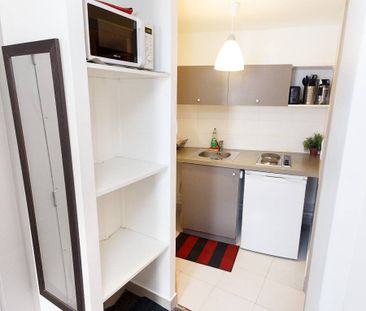 Logement à Paris, Location meublée - Photo 1