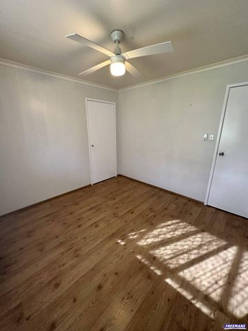 Established 3 Bedroom Family Home - Includes Garden/Lawn Maintenance - Photo 3