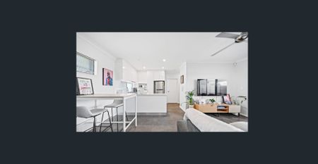 STYLISH UPPER FLOOR APARTMENT! - Available 13th March 2026 - Photo 2