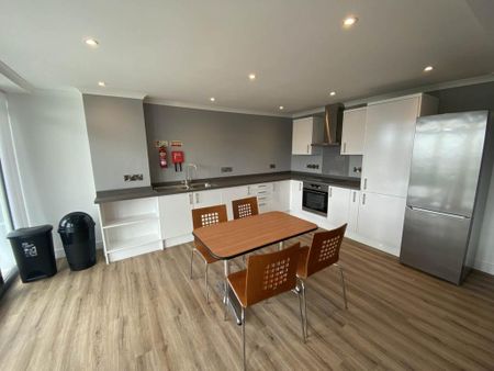 3 bedroom flat to rent - Photo 5