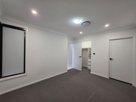 For Lease – Spacious 4 Bedroom + Study Family Home - Photo 4
