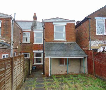 4 bedroom semi-detached house to rent - Photo 5