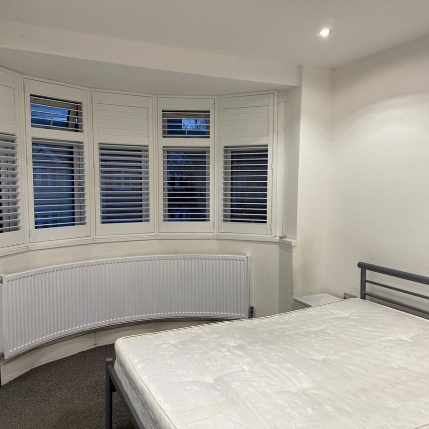 2 Bed Flat, Natal Road, IG1 - Photo 1