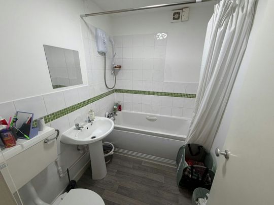 Flat to rent on - Photo 1