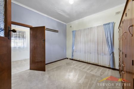 14 Shelley St, Wendouree VIC 3355 - Photo 2