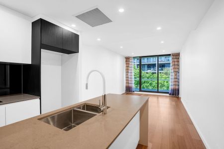 Contemporary Apartment with Exceptional City Convenience - Photo 4