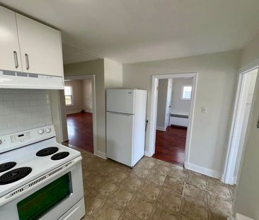 For Lease - 30 Fourth Street Unit# Main Floor, Welland, Ontario - Photo 3