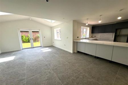 4 Bedroom Detached To Let - Photo 5