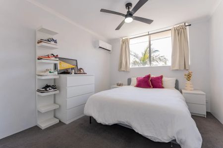 FRESH AND SPACIOUS CLAYFIELD APARTMENT IN PRIME LOCATION - Photo 5