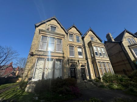 St Georges Square, St. Annes - Photo 3