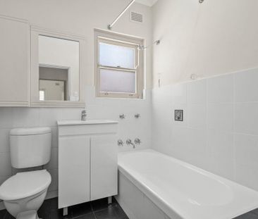 Cozy and Convenient Two Bedroom Unit - Photo 4