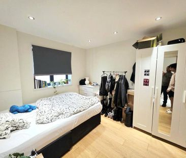 4 bedroom terraced house to rent - Photo 3