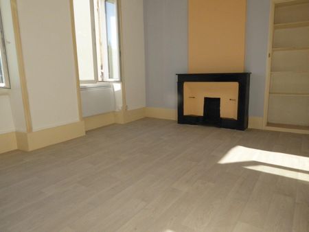 Location Appartement 2 pièces 43m² AUBENAS 07200 - Photo 2