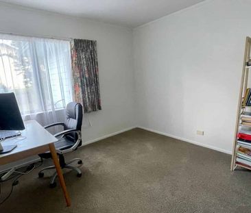 Family Home – Walk to Beach, Park, School & Shops - Photo 3