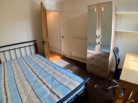 3 bedroom terraced house to rent - Photo 2