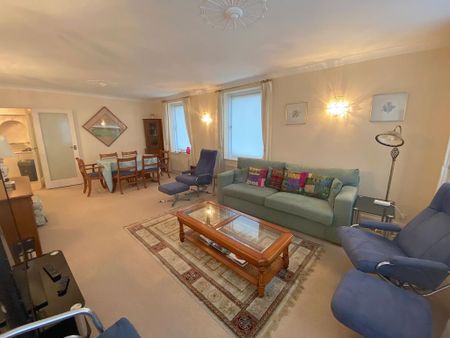 3 bedroom flat to rent - Photo 2