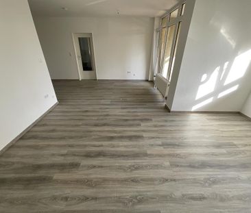 Helle, geräumige 3-ZKB-Balkonwohnung in Heppens zu vermieten! - Photo 1