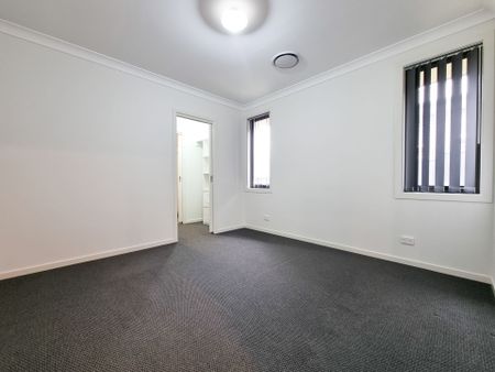 Bright Home - Photo 2