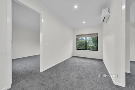 2/18 Albert Street, Mount Waverley - Photo 2