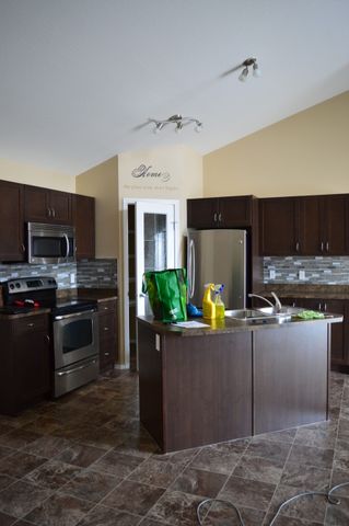 #1226, 31 Jamieson Avenue, (Johnstone Landing) Red Deer – Beautiful TOP FLOOR Condo – REDUCED!!!! - Photo 5