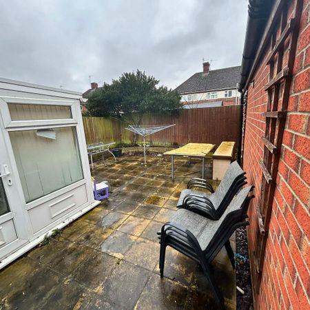 2 bedroom bungalow to rent - Photo 2