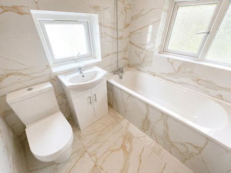 3 bedroom terraced house to rent - Photo 4