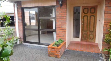 Handy & Quiet location - Photo 2