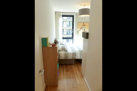 2 Bed Flat, Graphite Point, E2 - Photo 5