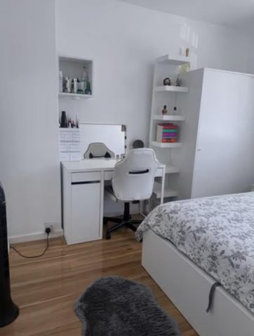 4 bedroom end of terrace house to rent - Photo 2