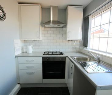 2 bedroom semi-detached bungalow to rent - Photo 6