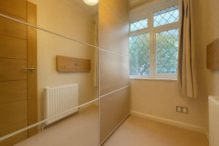 4 bedroom semi-detached house to rent - Photo 3