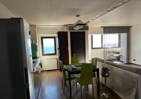Apartament 2 camere, vedere frontală catre mare, situat in - Fotografie 3