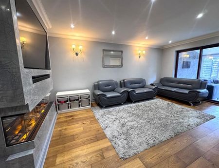 3 Bedroom Terraced To Let - Photo 3