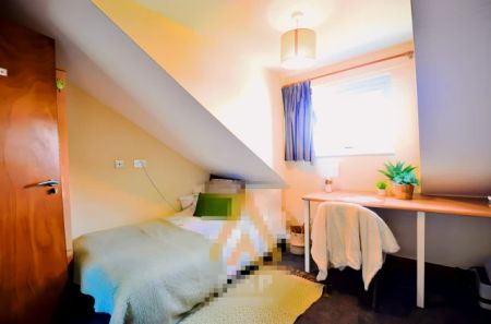 6 Bedroom 2 Bathroom - Photo 2