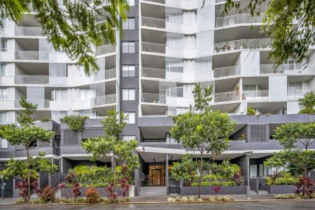 “Contemporary West End Abode!” - Photo 3