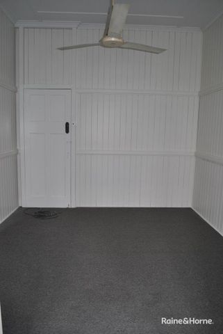 CHARMING 2 BEDROOM UNIT - Photo 3