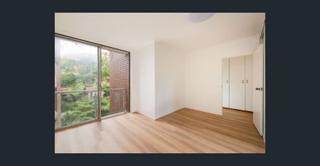 Renovated home in resort-style garden building - Photo 5