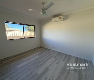 Large Modern Home - Photo 2