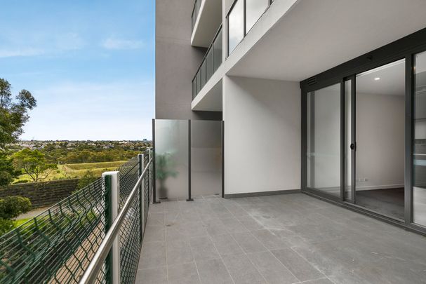 Luxurious Riverside Living - Photo 1