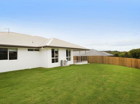 MODERN SPACIOUS DUPLEX IN ROSEMOUNT RISE - Photo 2