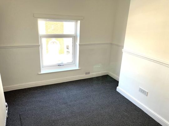 2 bedroom end of terrace house to rent - Photo 1