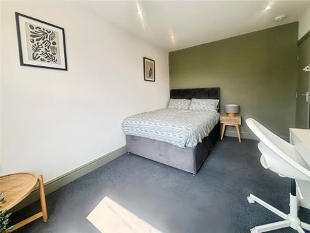 4 bedroom end of terrace house to rent - Photo 2